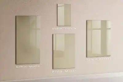 Magnetisch memobord van glas voor aan de muur in de kleur beige