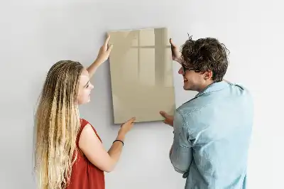 Magnetisch memobord van glas voor aan de muur in de kleur beige