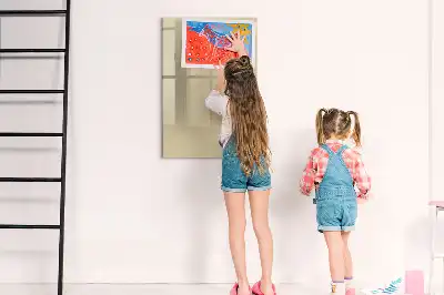 Magnetisch memobord van glas voor aan de muur in de kleur beige