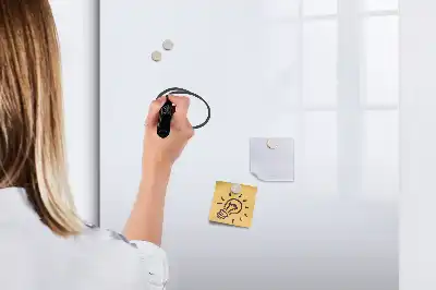 Magnetisch glazen memobord voor aan de muur in de kleur off-white