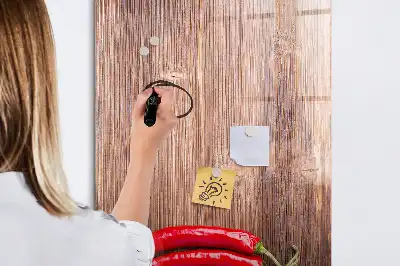 Magnetisch glazen memobord met afbeelding van chilipepers op een houten plank
