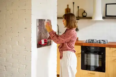 Magnetisch glazen memobord met afbeelding van chilipepers op een houten plank