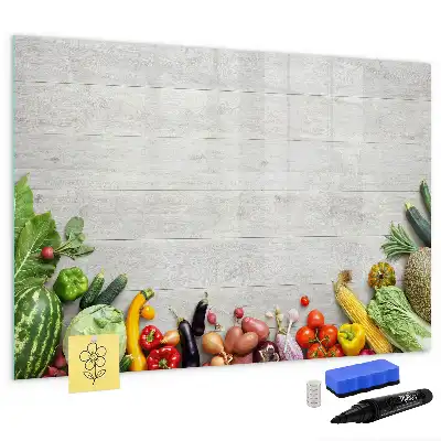Magnetisch glazen schrijfbord met print van groenten op tafel