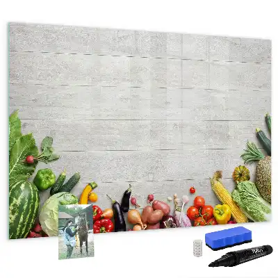 Magnetisch glazen schrijfbord met print van groenten op tafel