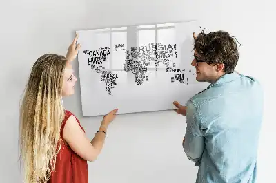 Magnetisch glazen memobord ontwerp met continenten van letters