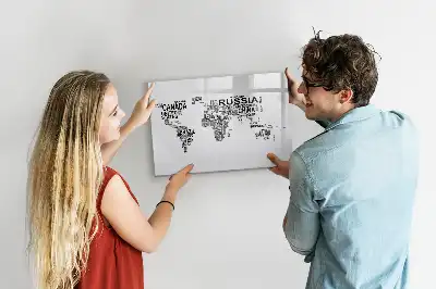 Magnetisch glazen memobord ontwerp met continenten van letters