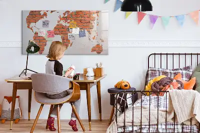 Beschrijfbaar glazen magneetbord wereldkaart op baksteen design