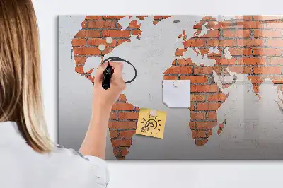 Beschrijfbaar glazen magneetbord wereldkaart op baksteen design