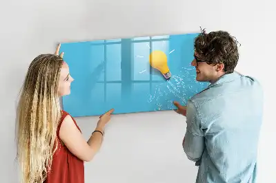 Beschrijfbaar glazen magneetbord met design van een gloeilamp