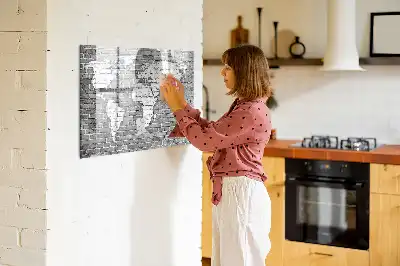 Beschrijfbaar glazen magneetbord met wereldkaart design op baksteen