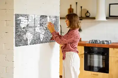Beschrijfbaar glazen magneetbord met wereldkaart design op baksteen