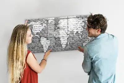 Beschrijfbaar glazen magneetbord met wereldkaart design op baksteen