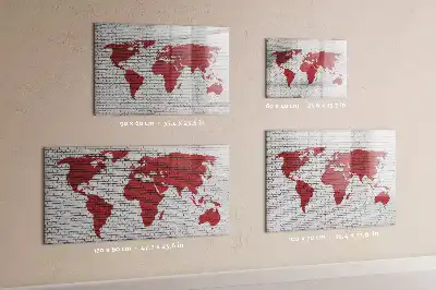 Magnetisch glazen schrijfbord met print van een wereldkaart op een bakstenen muur