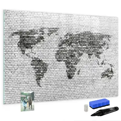 Beschrijfbaar glazen magneetbord met print van wereldkaart op bakstenen muur