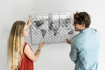 Beschrijfbaar glazen magneetbord met print van wereldkaart op bakstenen muur