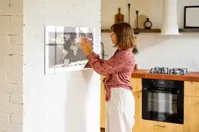 Beschrijfbaar glazen magneetbord met design van een bruine wereldkaart
