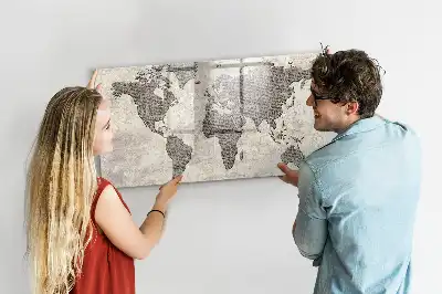 Magnetisch glazen memobord wereldkaart met krantenprint