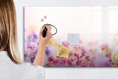 Beschrijfbaar glazen magneetbord met design bloemen op een weide