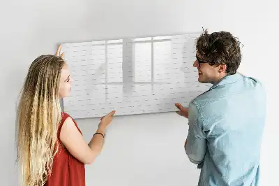 Magnetisch glazen memobord met houten panelenpatroon