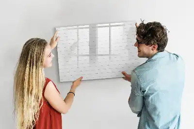 Magnetisch glazen memobord met houten panelenpatroon