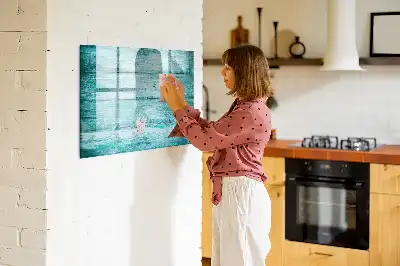 Beschrijfbaar glazen magneetbord met design in oud blauw hout