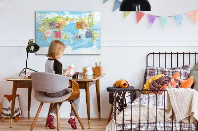Glazen magneetbord met design van een fysieke wereldkaart