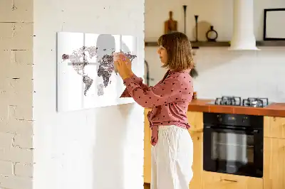 Beschrijfbaar glazen magneetbord met wereldkaart op baksteenmotief