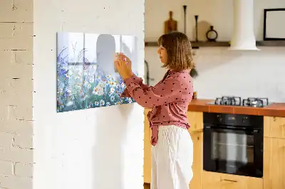 Glazen magneetbord met design van een vlinder op een weide