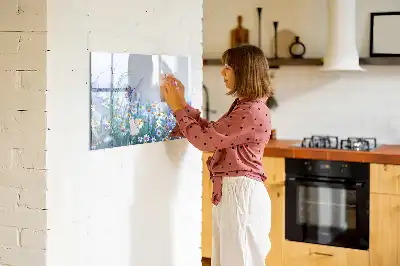 Glazen magneetbord met design van een vlinder op een weide