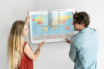 Glazen magneetbord met wereldkaart beschrijfbaar ontwerp van een geografische wereldkaart