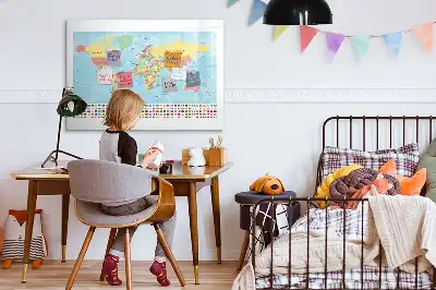 Glazen magneetbord met wereldkaart beschrijfbaar ontwerp van een geografische wereldkaart