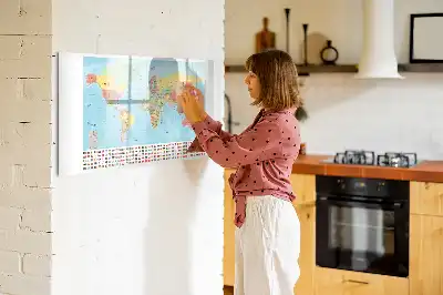 Glazen magneetbord met wereldkaart beschrijfbaar ontwerp van een geografische wereldkaart