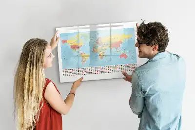 Glazen magneetbord met wereldkaart beschrijfbaar ontwerp van een geografische wereldkaart
