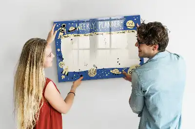 Magnetisch glazen memobord ontwerp met kosmische weekplanner