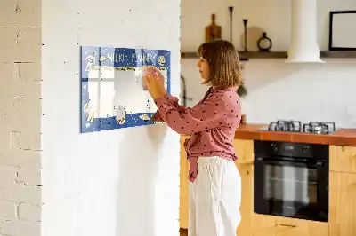 Magnetisch glazen memobord ontwerp met kosmische weekplanner