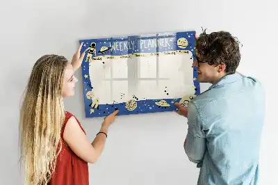 Magnetisch glazen memobord ontwerp met kosmische weekplanner