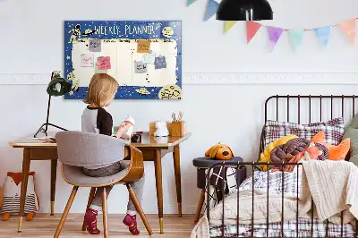 Magnetisch glazen memobord ontwerp met kosmische weekplanner