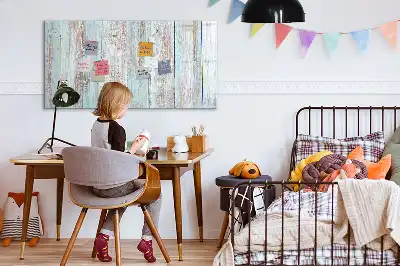 Beschrijfbaar glazen magneetbord in pastelkleurig houtdesign