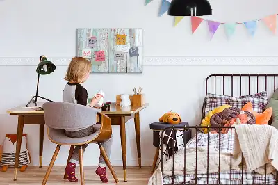 Beschrijfbaar glazen magneetbord in pastelkleurig houtdesign