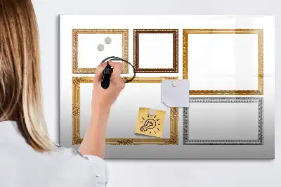 Beschrijfbaar glazen magneetbord met een gouden frame