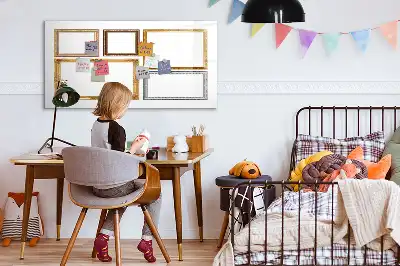Beschrijfbaar glazen magneetbord met een gouden frame