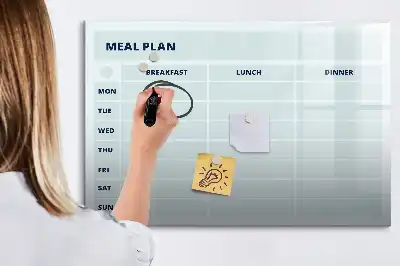 Beschrijfbaar glazen magneetbord met pastelkleurig maaltijdplan design