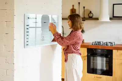 Beschrijfbaar glazen magneetbord met pastelkleurig maaltijdplan design