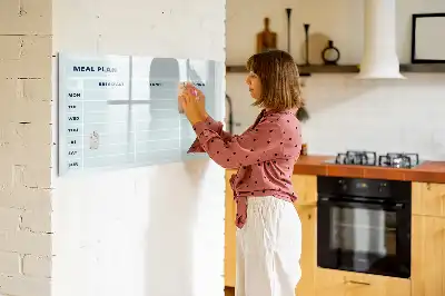 Beschrijfbaar glazen magneetbord met pastelkleurig maaltijdplan design