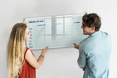 Beschrijfbaar glazen magneetbord met pastelkleurig maaltijdplan design