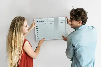 Beschrijfbaar glazen magneetbord met pastelkleurig maaltijdplan design