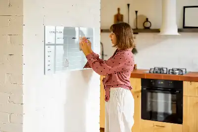 Beschrijfbaar glazen magneetbord met pastelkleurig maaltijdplan design