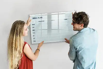 Beschrijfbaar glazen magneetbord met pastelkleurig maaltijdplan design
