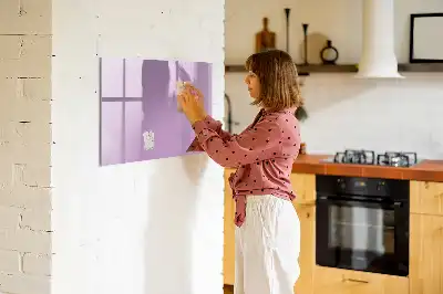 Beschrijfbaar glazen magneetbord in de kleur lila