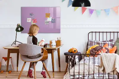 Beschrijfbaar glazen magneetbord in de kleur lila